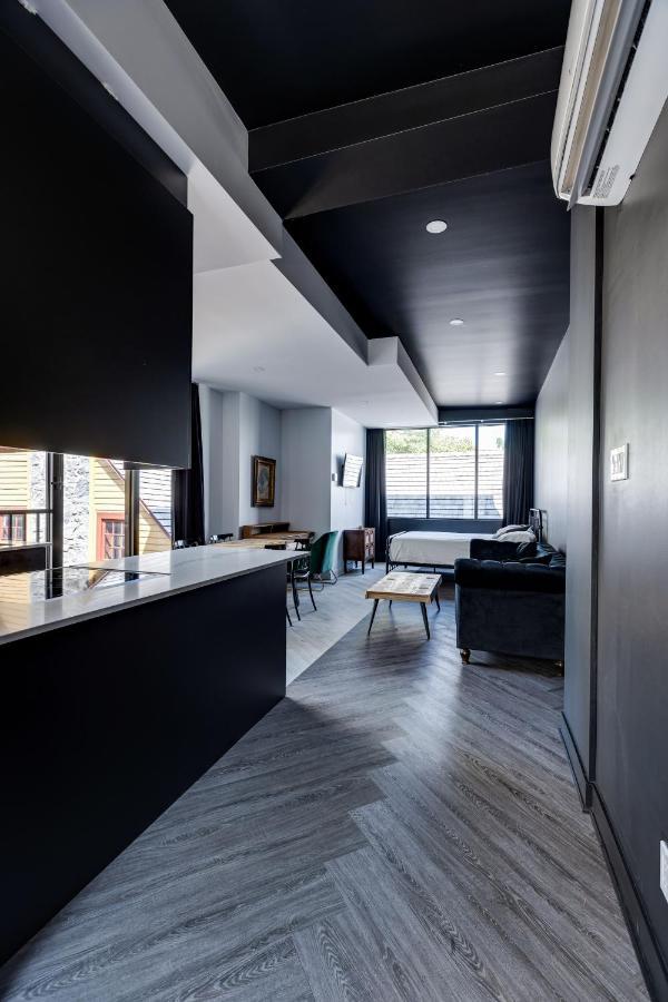 Le Black & White - Vieux-terrebonne Apartment