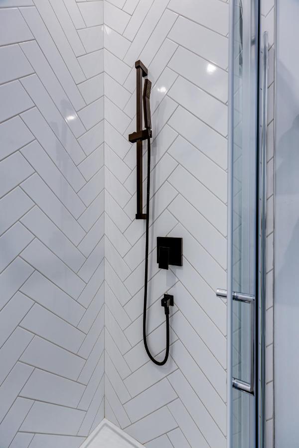 Le Black & White - Vieux-terrebonne Apartment